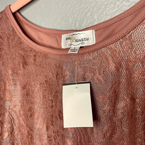 Rose Gold Lace Top - Picture 5 of 6